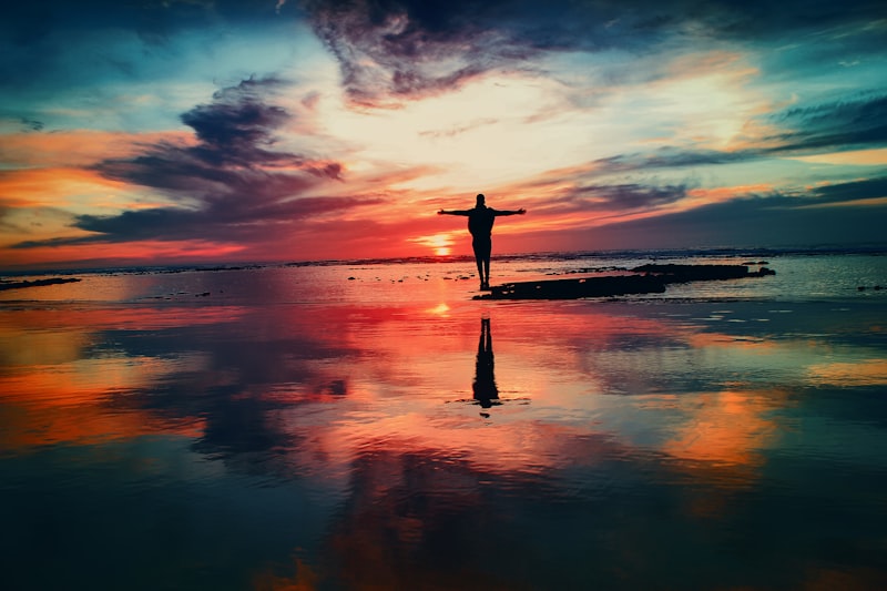 Amanecer sobre el mar, símbolo de resiliencia